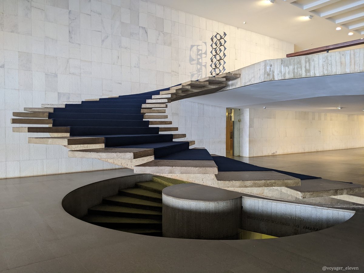 voyager_eleven's tweet photo. The Itamaraty Palace in Brasília features this regal, spiral staircase in its main lobby. It was made of reinforced concrete, and designed by Niemeyer. Each step is tiny so you almost feel like you're gliding when you walk up it. https://t.co/kSXVF4kITy