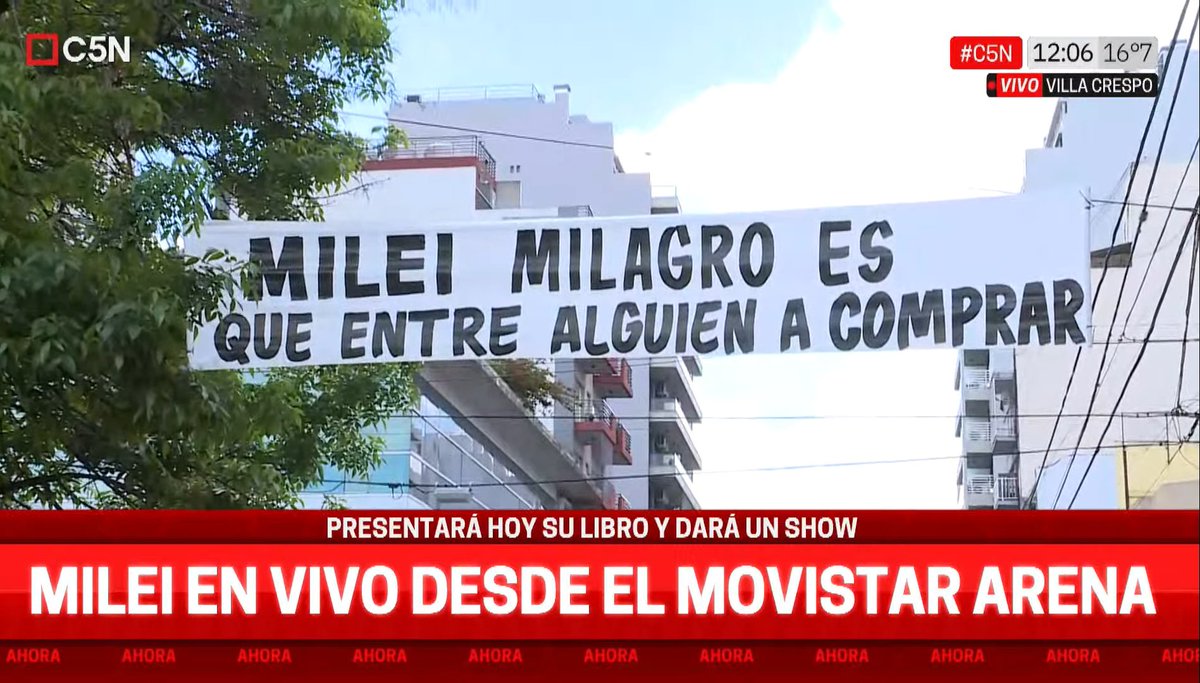 twiteanonim0's tweet photo. Fenómeno barrial...La esquina del Movistar Arena y Villa Crespo andan diciendo...Y el niño javier milei en su mundo...En su tiempo y espacio...Despilfarrando recursos y no escuchando a la gente...No la ven...No la entienden...Y los imberbes de lemoine y benegas Lynch menos... https://t.co/v87BMvavTf