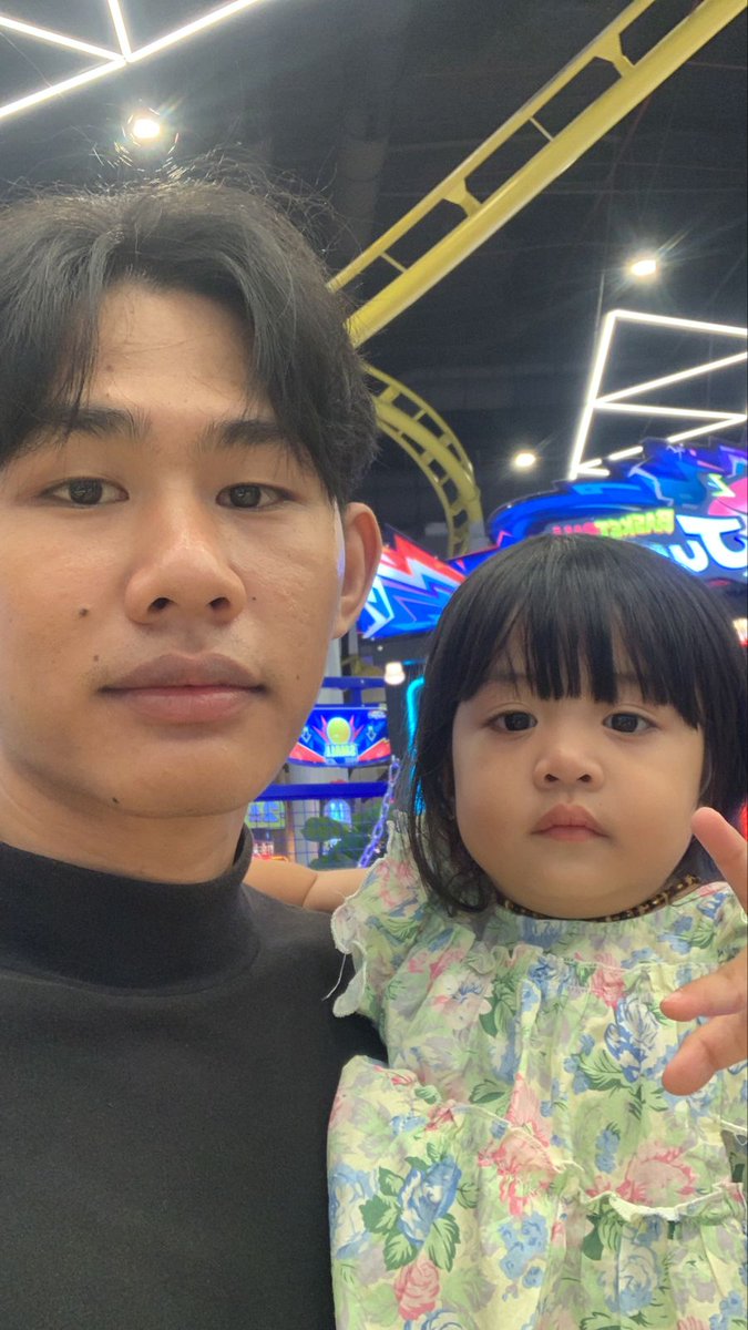 pecell0lele's tweet photo. ak memang ga suka anak kicik, tapi liat cowoku momong anak kicik, jadi enak ih liatnya 🤭🤭🤭

when yh https://t.co/V7raEbtVoB