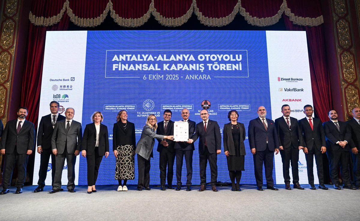 💫 Antalya ve Alanya’yı birbirine bağlayacak dev yatırım Antalya-Alanya Otoyolu Finansman Kapanış Töreni’ni gerçekleştirdik. 

🌴 Turizmin başkenti Antalya’mızdan Alanya’ya uzanan bu güzergâh, Akdeniz’in iki incisini modern, güvenli ve konforlu bir yolla buluşturacak.

💶 Yatırım