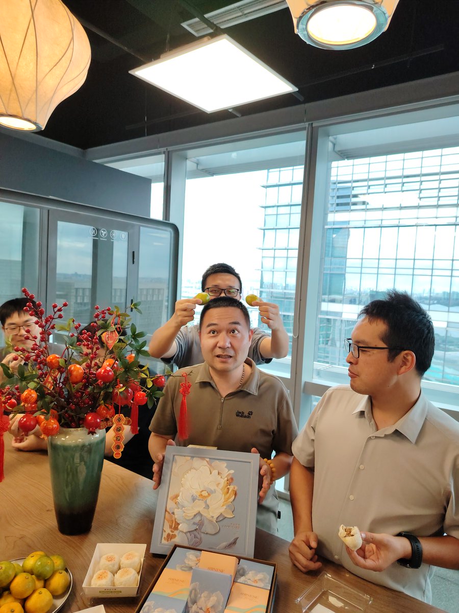 VYNCKE_NV's tweet image. 🌕 Full moon &amp;amp; full hearts🔥

As the Mooncake Festival lights up skies across Asia, our settlements in China and Malaysia gather together to celebrate.🎊 

May your mooncakes be sweet and your hearts stay warm. ❤️

#Vyncke #CleanEnergyTechnology #MooncakeFestival #WeAreFiremakers