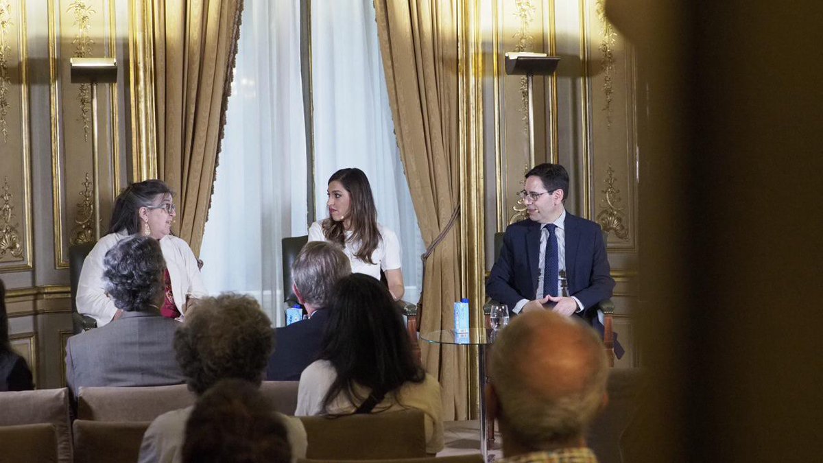 🗳🇧🇴 Estamos en el diálogo 'Bolivia ante las urnas: claves de una elección decisiva', en el marco del ciclo América vota.
👥 Con Salvador Romero Ballivián y <a href="/estherdelcampus/">Esther del Campo</a>. Modera: <a href="/lvilamor/">laura vilamor</a>.