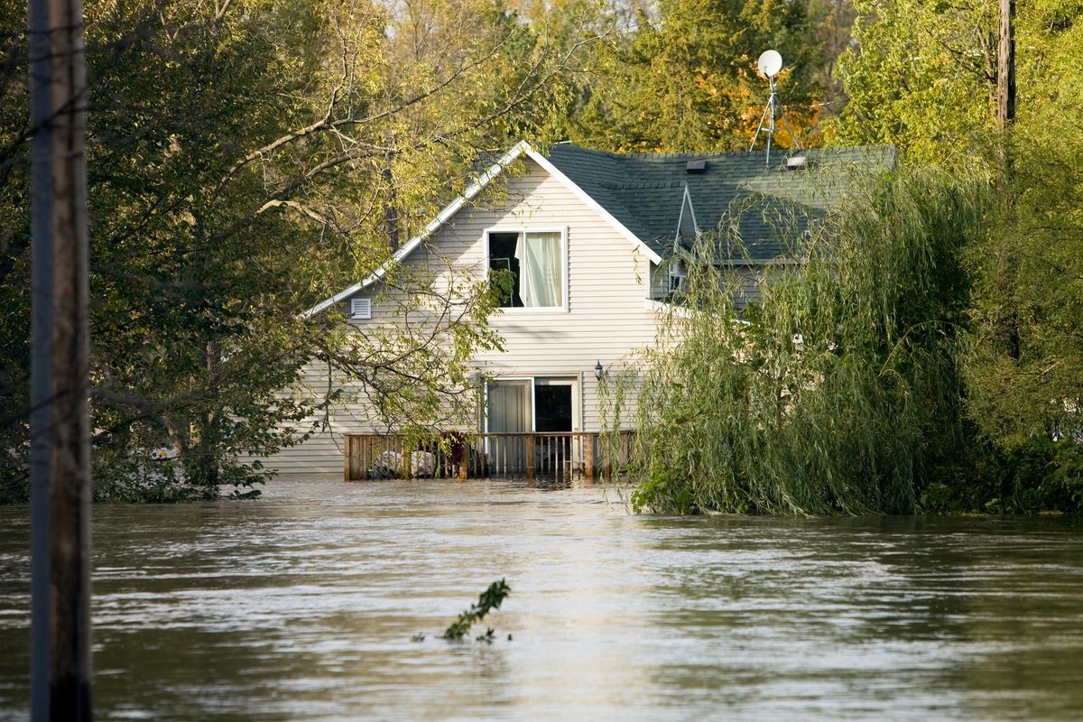 MDPInsurance's tweet image. Hurricane Insurance Claims: 10 Key Things to Know! Before you file a claim, make sure you understand what your policy covers and how to get the most out of it. Check out this helpful guide!  #HurricanePreparedness #InsuranceTips 

bit.ly/48j9XCE