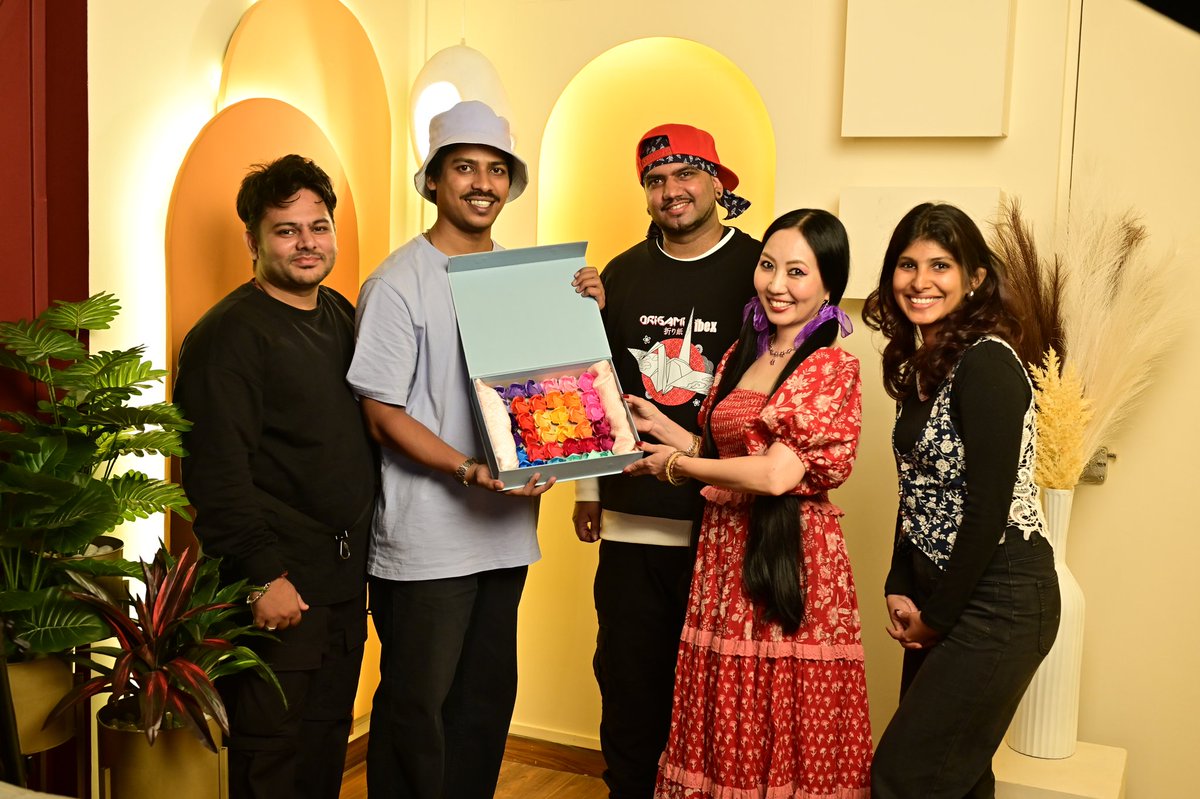 "Origami" Music video behind the scenes🏵️
Music video coming soon!

🌹#Origami Kawasaki Rose
Copyright: Dr. Kawasaki
Made by: Origami Mitra

😎💃 <a href="/hiphopibex/">Hip Hop Ibex</a> &amp; <a href="/sarahhiro/">Hiroko Sarah</a>
🎥 <a href="/its_kreatz/">Kreatz</a> @nikeetaoza
📸 @streetzillusion
📍Spectadors Studios