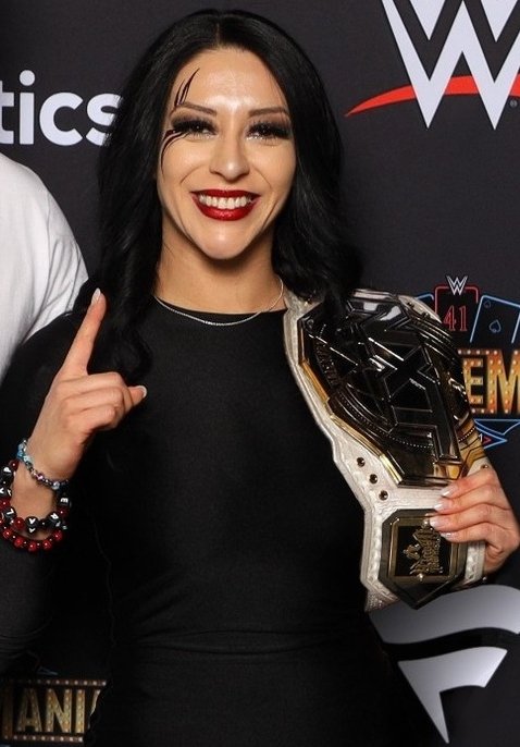 leondenemea's tweet photo. Stephanie Vaquer y 31 Minutos son lo mejor que chile le ha dado al mundo.
#31MinutosTinyDesk #31minutos #WWE #stephanievaquer https://t.co/KfpE16nuu7