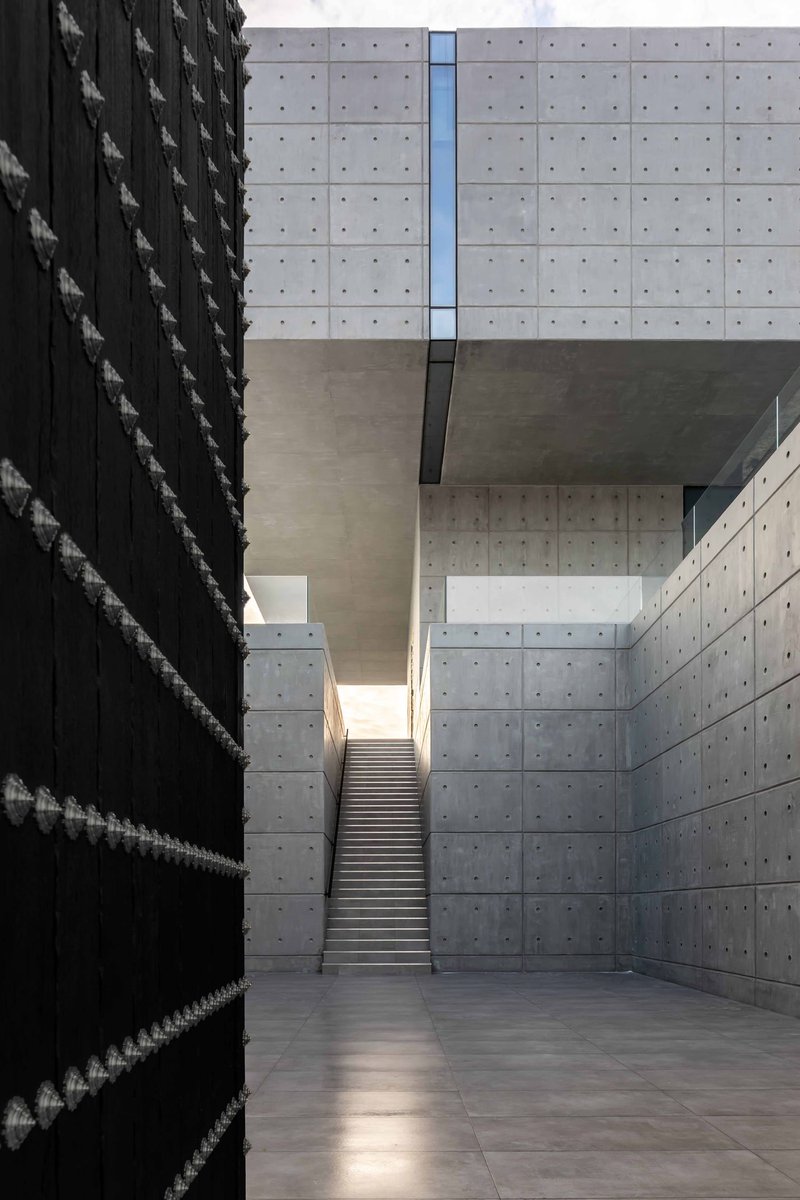 archinect's tweet image. Happy Monday! Start your week with some inspiring examples of concrete in architecture from Archinect profiles. Details and more projects at archinect.com/news/article/1…

#MondayInspiration #ArchinectProjects