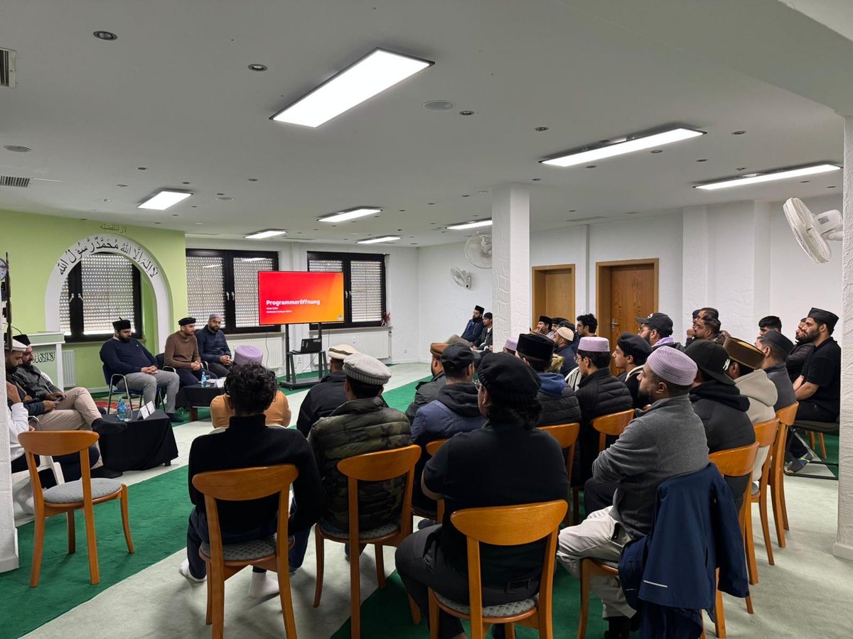 📍 Shoba Tarbiyyat besuchte die Majlis Eppelheim und traf sich dort mit den Khuddam zu einem regen Austausch.

💬 Im Mittelpunkt standen Gespräche über persönliche Entwicklung und die Stärkung der eigenen Identität.