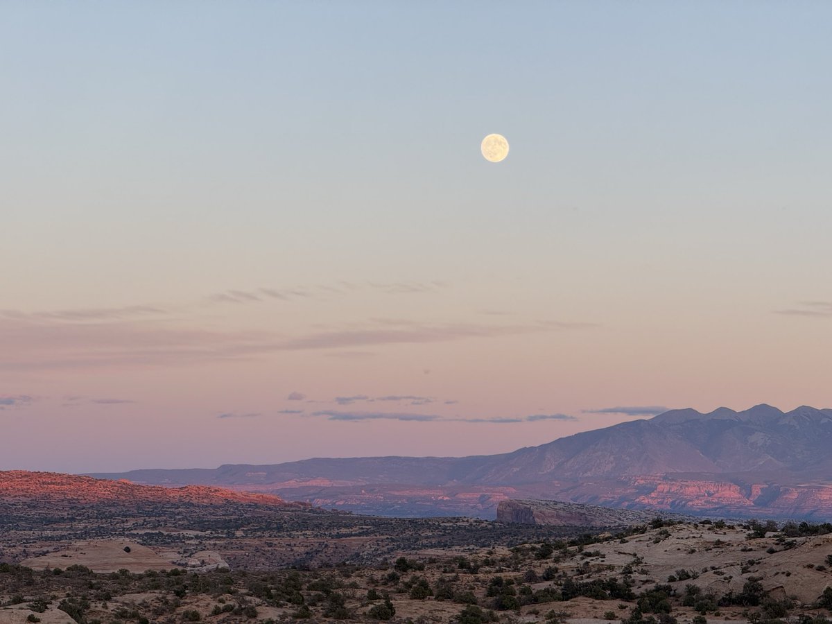 Good Morning from Moab, UT 
Kinda feels like the moon out here... which reminds me to remind you all to watch the super moon rise tonight 🌕 
- it's called the harvest moon fyi 
instagram.com/reel/DPeRmYZDc…
