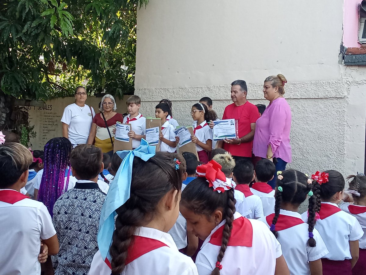 Gestión Documental CAV (@cagestion29419) on Twitter photo Hoy se reconoce a niños de la Esc. Prim. "José M. Aguayo" por su participación en el Concurso El Archivo de mi ciudad, donde los pequeños infantes mediante dibujos, muy creativos, mostraron qué significa para ellos la conservación de la Memoria Histórica Avileña <a href="/citmaciego/">citmaciego</a> Hoy se reconoce a niños de la Esc. Prim. "José M. Aguayo" por su participación en el Concurso El Archivo de mi ciudad, donde los pequeños infantes mediante dibujos, muy creativos, mostraron qué significa para ellos la conservación de la Memoria Histórica Avileña <a href="/citmaciego/">citmaciego</a>