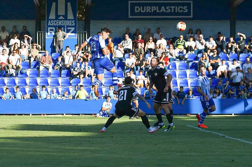J5 ALCOYANO 1-0 BARBASTRO

Zárraga y Catalá le dan la victoria a un CDA al que le costó encontrar juego asociativo por dentro ante un Barbastro que fue creciendo en el encuentro. 

🧵👇Vamos allá

📸 El Nostre / Jorge Carmona