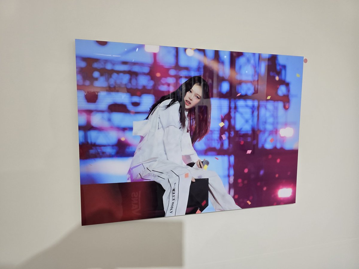 cameloun722323's tweet image. 1006 하니 생카 투어 두 번째! 타임스케일!
안 갔으면 큰일날뻔했어요ㅋㅋ P라 예약은 엄두도 못내고(오늘도 계획 시간에서 지각🫠) 일병님과 네버다이님 덕분에 갤러리 갔는데 엄청 좋은거였군요..👍🏻 액자는 집 포화상태라 포기ㅜ

#Timescale
#팜하니 #팜팜 #하니
#Hanni #PhamHanni