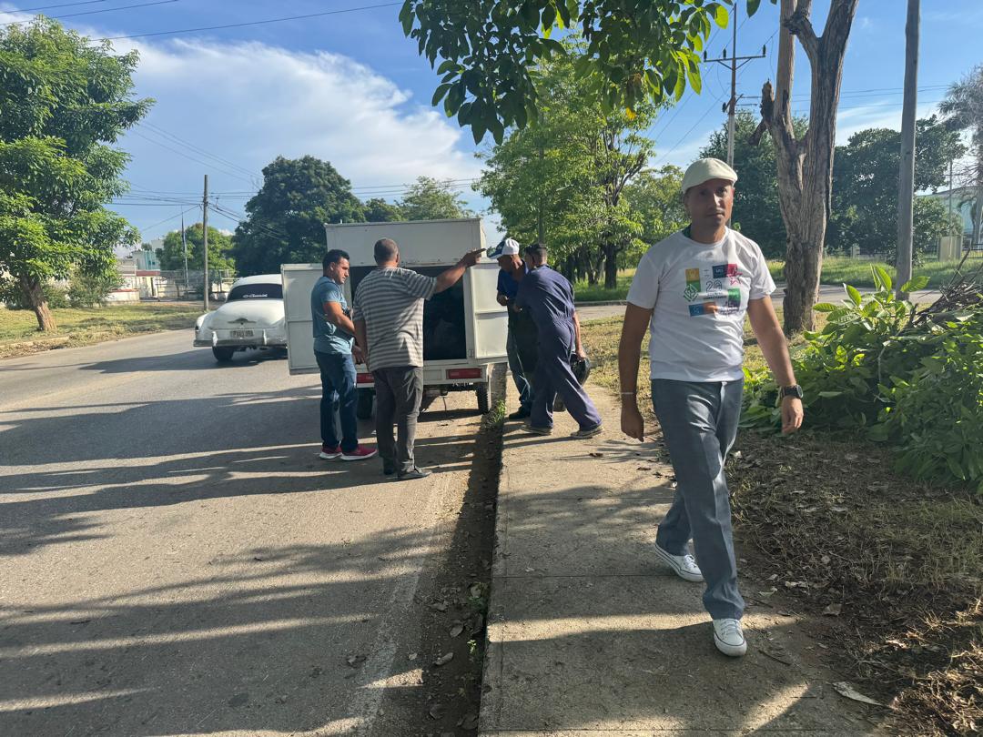 El compromiso con nuestra comunidad también forma parte esencial de la labor que realizamos cada día. Nos sumamos al empeño por una capital más limpia, saludable y digna, aportando desde nuestra responsabilidad social y nuestro quehacer en el sector biofarmacéutico.#CubaEstáFirme