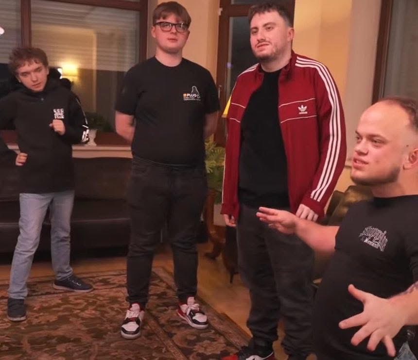 MKozeg90384's tweet image. 🚨LEAK SABOTAŻYSTA 4🚨
Wyciekło zdjęcie z planu osób zaproszonych do trzeciego odcinka sabotażysty!!
Dajcie znać co myślicie!?!?
#rezi #sabotazysta4 #puchacz