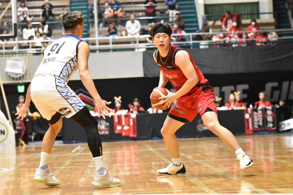 koukaz2001's tweet photo. #バスケットB3 #岐阜スゥープス 開幕節のレビューです。文字数多めです。
2人のPGと強心臓ルーキー|koichisaito @koukaz2001 https://t.co/EsF9L61C9m
#SWOOPS
#早水将希ヘッドコーチ
#大久保颯大
#山﨑玲緒
#スゥープスチアリーダーズ
#riho
#インタビュー https://t.co/J5lGw2phKV