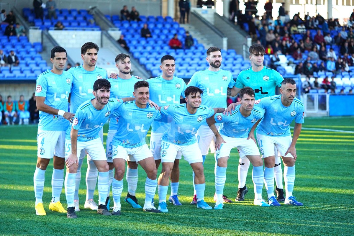 🏆 El Villarreal ya tiene rival en la primera ronda de Copa del Rey: el CD Ciudad de Lucena.

📍Es un club de Tercera RFEF de la provincia de Córdoba. 

🏟️ La ciudad de Lucena, tiene unos 43.000 habitantes y su estadio una capacidad para 5.000 espectadores.