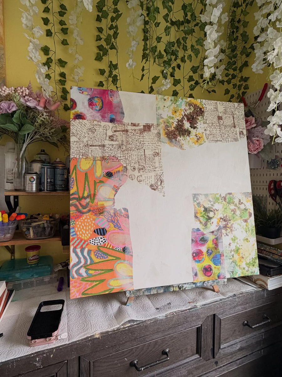 AlbertDudg81472's tweet photo. My favorite part of the painting process is the messy stages and slowly carving out an image among the chaos. Here’s a piece that I’m currently working on. 🎨✨
.
.
.
#messystudio #trusttheprocess #creativity #intuitivepainting #acrylicinks #iranian #NFTartist https://t.co/fuVzU2lxXi