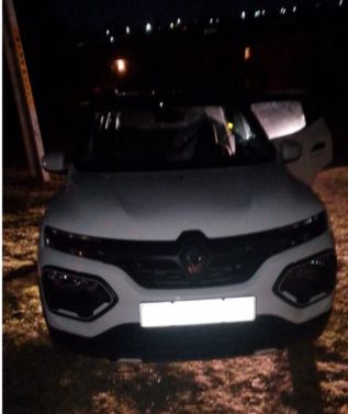 Fidelity_Secure's tweet photo. On Friday, a Renault was hijacked and recovered in Diepkloof. The customer was stabbed, but eventually rescued when recovery teams arrived. EMS was contacted and the customer received medical assistance. 

#FidelitySecureDrive #YourDrivingCompanion #VehicleRecovery https://t.co/EFMn1ErsLy