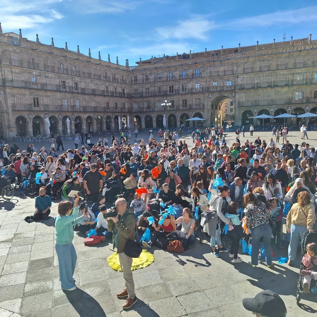 🟢La subdelegada del Gobierno, <a href="/Rosamlalonso/">Rosa M. Lopez Alonso</a>, asiste en la Plaza Mayor de #Salamanca al acto del Día Mundial de la Parálisis  Cerebral, organizado por <a href="/AspaceSalamanca/">ASPACE Salamanca</a>

Asociaciones e instituciones abogan por seguir luchando para cubrir las necesidades de apoyo de estas personas
