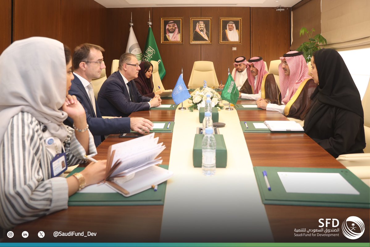 SaudiFund_Dev's tweet image. #Riyadh | #SFD CEO Mr. Sultan Al-Marshad received today at the Fund’s HQ, the Assistant Secretary-General, Assistant Administrator, and Director of the Regional Bureau for Arab States at #UNDP, H.E. Dr. Abdallah Al Dardari, and his accompanying delegation. During their meeting,…