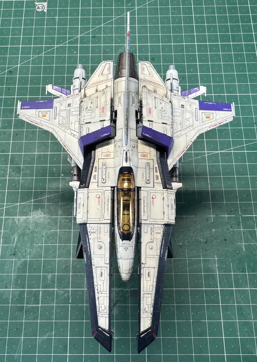 hizumi_tsuyoshi's tweet image. レシプロ機のリベット満載感に似て、スジボリ満載感も萌える。
このPlum製のビックバイパー（グラ5）のモールドは、密度が絶妙でめっさカッコ良い。
キットのママイキでこのモールドは、凄くない？
#plum #グラディウス