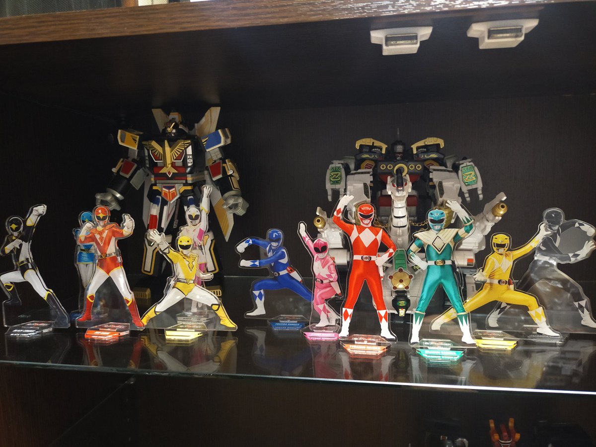 RIN_ETERNAL's tweet photo. まだ全然組み立ててないのに既にかっこよすぎる!
アクスタほんといい買い物したわ＼(^o^)／
#全スーパー戦隊展 https://t.co/BPxE9g6f3J