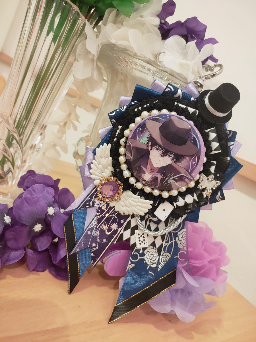 รีวิวงานให้เพื่อน (คุนฟุวะ✨ #fuwarireview)

ทุกคนดูนิ้!✨ สิ่งนี้ Custom ตอนไปไลฟ์ M.O.D เซตพี่หลิวมาค่ะ💜 เฟรมการ์ดธีม Map of dreams 🦋🪄กับโรเซตเข็ม Magic ธีมหลักเป็นเพลง Manipulator ♟️ค่ะ (เป็นธีมชุดกะเพลงที่ชอบทั้งคู่)  บรีฟไปก็คือตรงใจแถมสวยกว่าที่คิดมากๆ ชอบมากเลยค่า🥹🫶💜