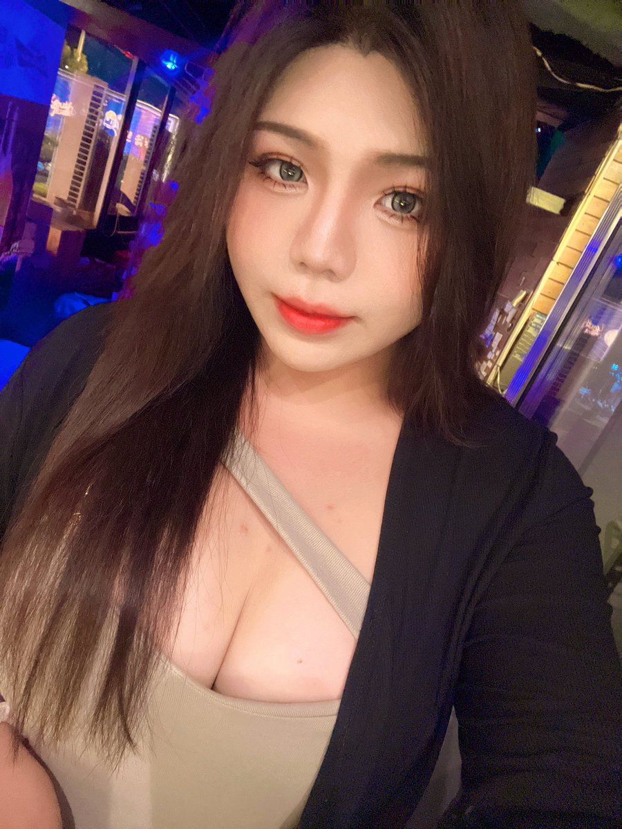 qq5920's tweet photo. 中秋節快樂～～
邊烤邊玩仙女棒好嗎😍😍 https://t.co/w9tkHFCreE
