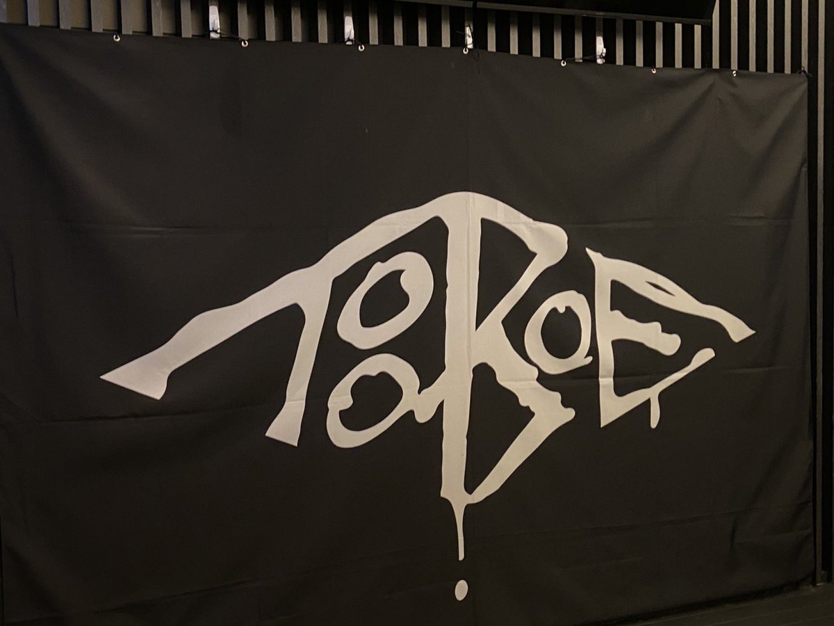 chi_yan0615py's tweet photo. ライブ行きました！初参戦！最高でした！
まるごとひとつの芸術みたいな世界観で夢みたいだった
映像も曲の繋ぎ方もMCもすごいこだわりを感じた　「博愛」がすごくよかったな〜〜っ
みごとにファンクラブ入りました🌻

#残夏の怪物  
#TOOBOE https://t.co/z9hwWvj8Qt