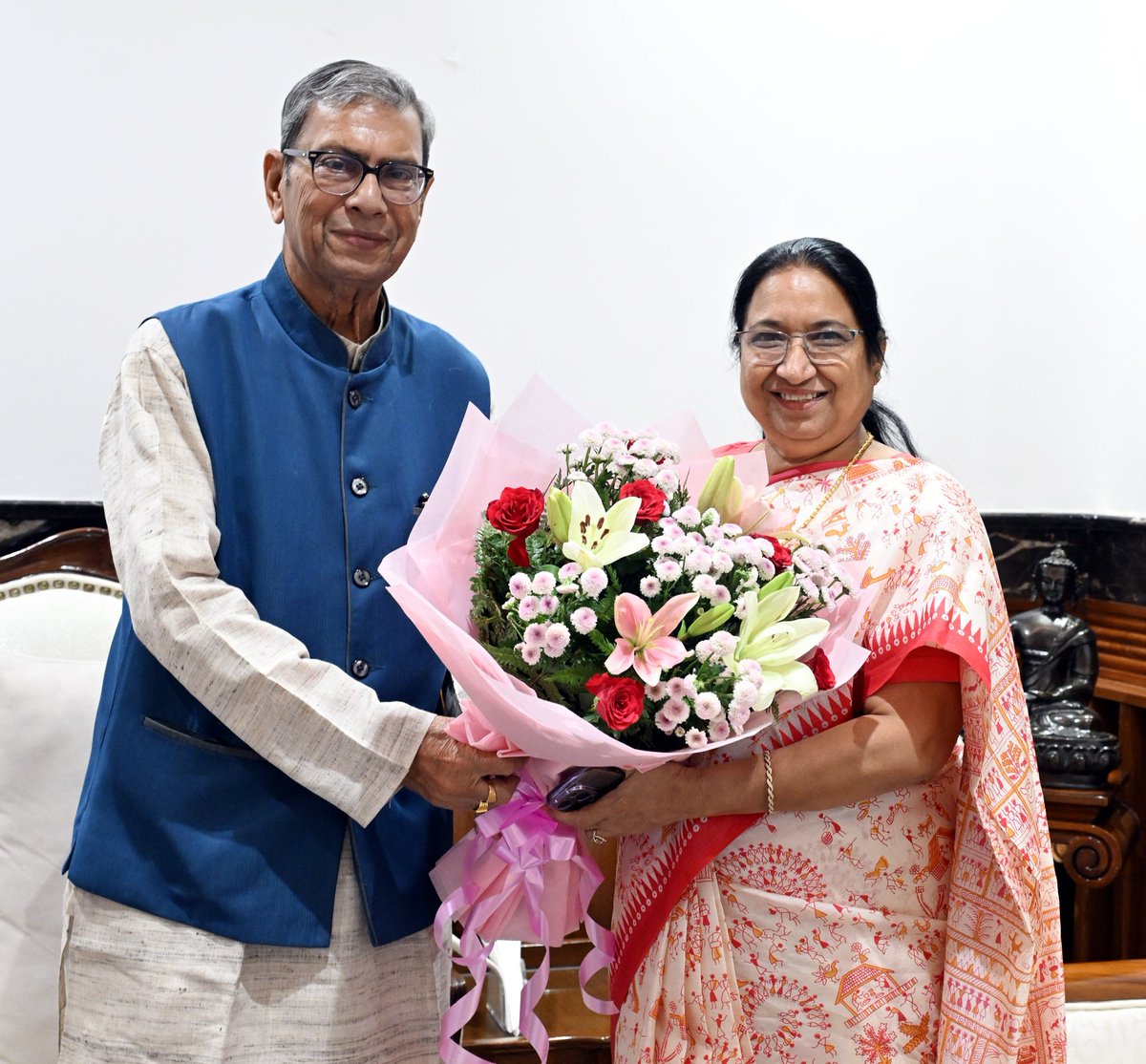 drsudhayadav's tweet photo. आज राजभवन में हरियाणा के महामहिम राज्यपाल माननीय श्री अशीम कुमार घोष से शिष्टाचार भेंट की एवं प्रदेश के विकास से जुड़े विभिन्न विषयों पर चर्चा की।
#AshimKumarGhosh
#HaryanaGovernor https://t.co/e7Zak2ptpS