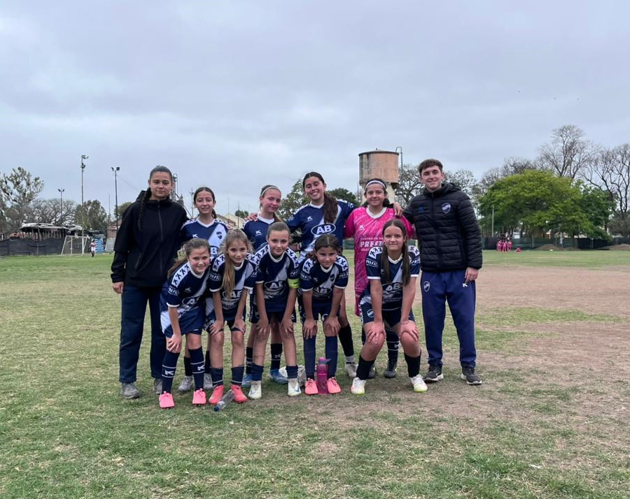 clubbenhur's tweet photo. ⚽️ #Femenino. Este domingo, las #Lobitas disputaron una nueva jornada del Torneo “Clausura” de Liga Rafaelina. Los equipos Sub12 y Sub14 de #BenHur enfrentaron a Peñarol.
👊 Sub12 1-1
👎 Sub14 0-1
#VamosBenHur 🔵⚪🔵 https://t.co/NM4FnwCnCV
