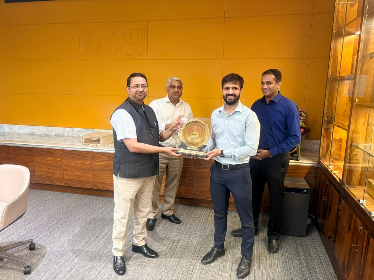 RECLindia's tweet photo. From Sports & Corporate Communications to ESG and beyond, Team REC’s talent is shining!
Sh. Jitendra Srivastava, CMD, REC Ltd., congratulated the employees on their recent achievements. Their diverse talents reflects the strength of REC across sectors!
#RECLimited #TeamREC #EmployeeRecognition #ESG #SustainableDevelopment #CPSUPride #Leadership #CCPR #RECLindia
@MinOfPower @mlkhattar @officeofmlk @shripadynaik @narayanantbjp @Dnandinit @tscbosh @ValliREC @srijitendraias @PIB_India @power_pib @mygovindia @PROIrfanRashid