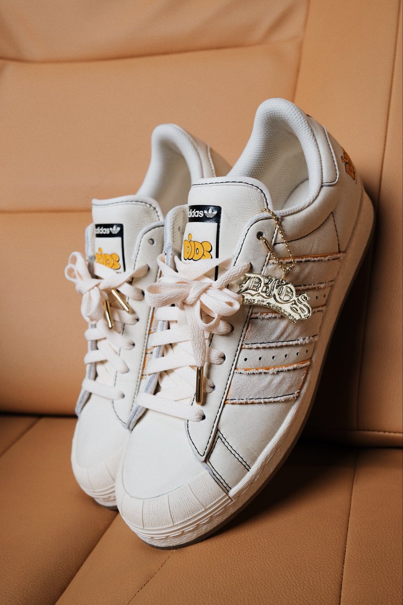 No tape this month but….
Adidas x Dios friends and family edition 
👟👟