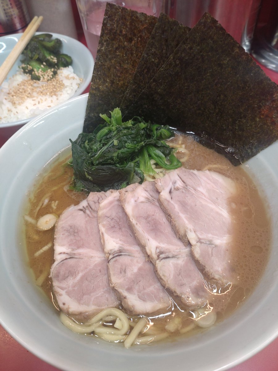 家系が美味しいんじゃなくて
武蔵屋が美味しいだけでした。