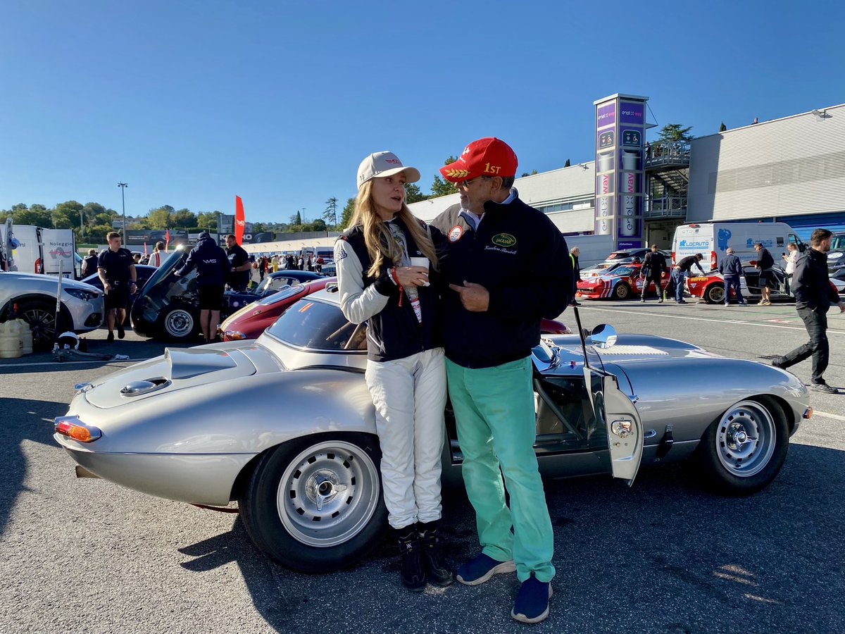 GianlucaBardell's tweet image. 🏁 #Roma - #Vallelunga - Modena Cento Ore 🏁
8 giri di pura passione tra curve leggendarie e motori d’epoca ruggenti.
Momento da ricordare? L’incontro con Katarina Kyvalova, seconda con la iconica Jaguar E-Type (1:55) – grinta, eleganza e talento puro!🏁