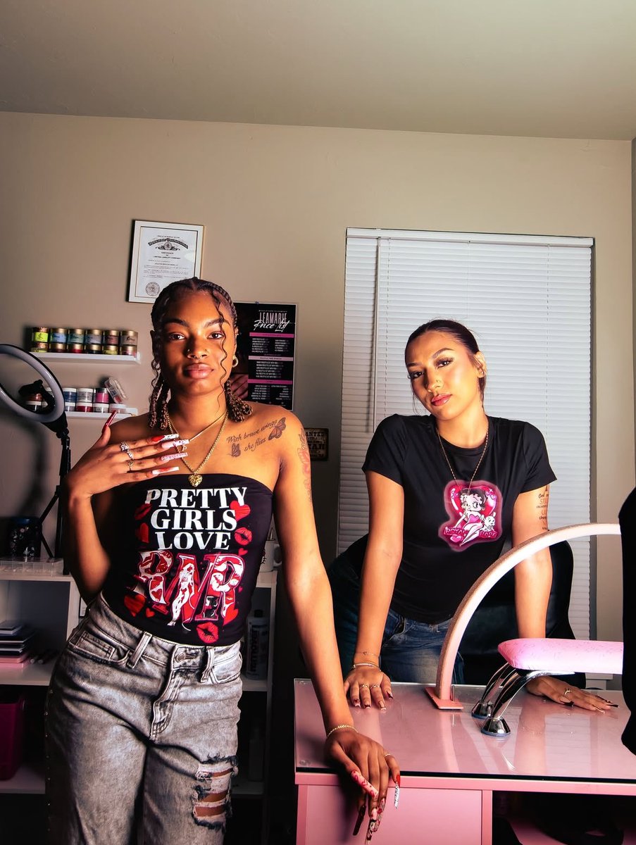 royalandrare1's tweet image. PRETTY GIRLS LOVE R&amp;amp;R
New collection releases 10/20 1pm CDT!
Make sure you grab your preorders on 10/8 1pm CDT