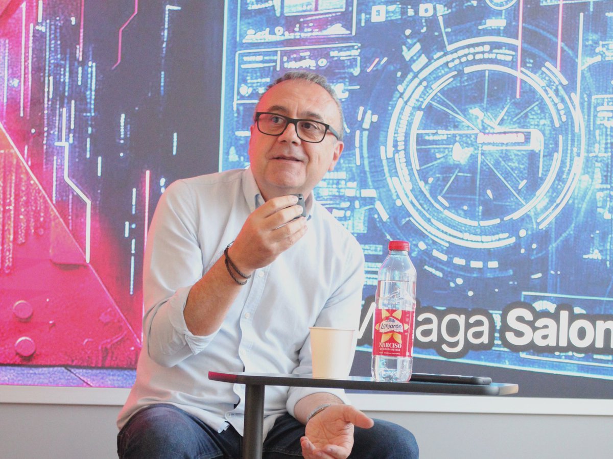 TEDxMalaga_'s tweet photo. 🧠 Miguel Ángel Rando, psicólogo y profesor universitario, nos hizo reflexionar sobre el impacto emocional que sufren las víctimas de hackeos… y cómo reconstruirse tras esa experiencia. https://t.co/XDGyj9cwjG