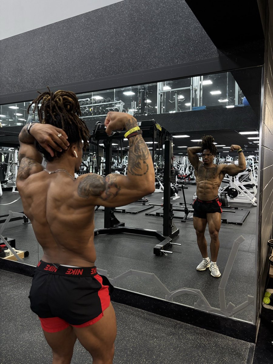 __d1sterl's tweet photo. What would it look &amp; feel like for you to drop 10-20lbs in 21 days!!

If you don’t start today you’ll just keep putting yourself behind!!

Quit with the excuses &amp; self doubt &amp; lets achieve your goals together 

Dm “CHANGE” let’s get started 😎 https://t.co/Qh8jCC6jp8