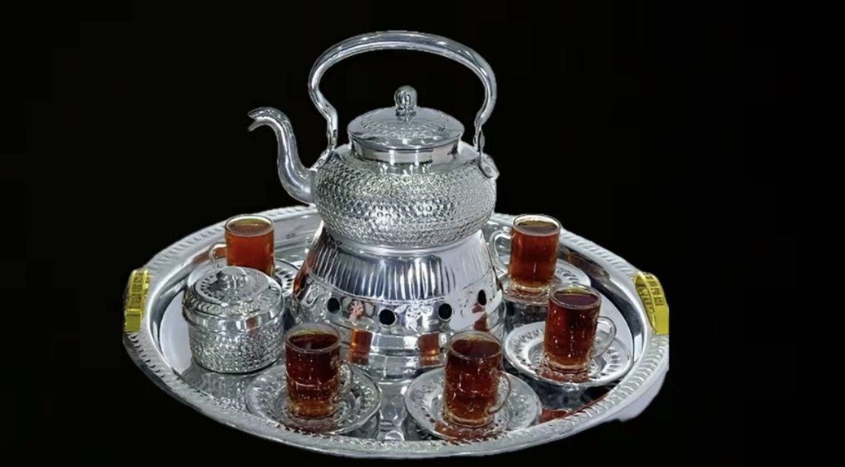 جبت لكم شاهي ☕️
علشان تجلسون
 في الحساب
وتتقهوون
وتعلقون على تغريداتي 
وانتم مستانسين🤣🤪
🏃🏃🏃🏃🏃🏃