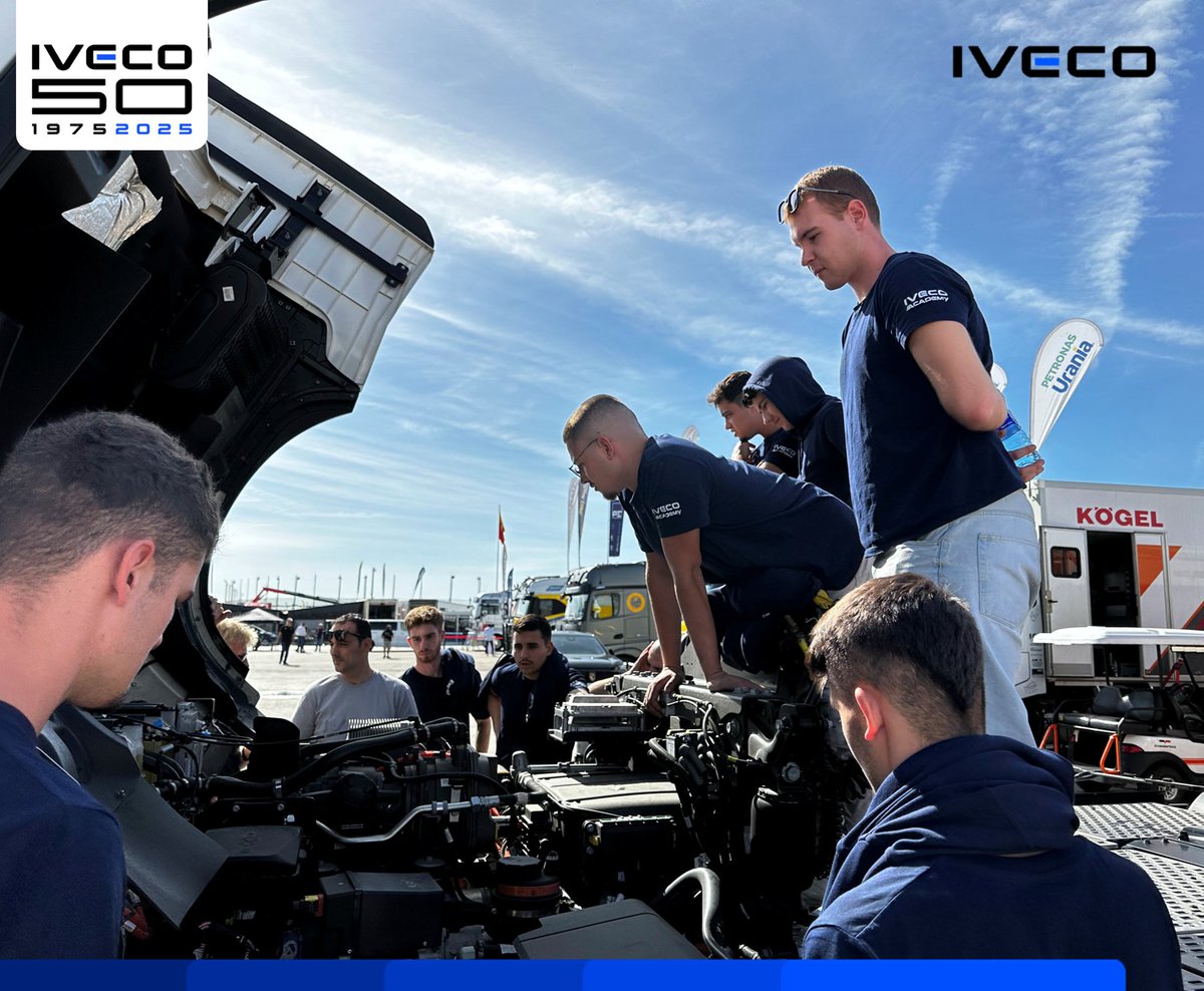 IvecoES's tweet image. Formamos el futuro del transporte con conocimiento, tecnología y pasión 💪 En el #ERTC del Jarama, nuestros jóvenes mecánicos aprenden de los expertos de @schwabentruck de IVECO sobre el terreno 🚛 👉 donde cada ajuste, y cada lección construyen la movilidad del mañana.
#IVECO