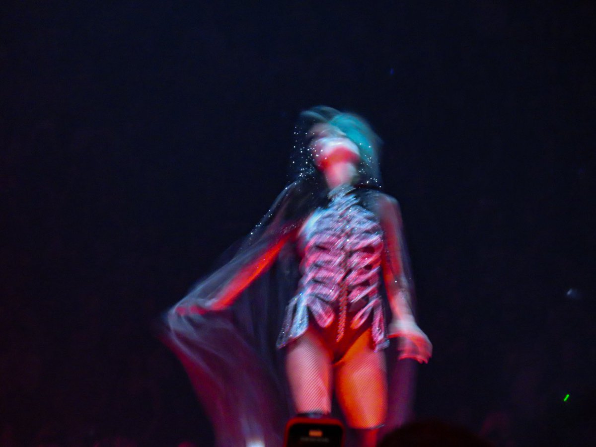 aussiegirl_6677's tweet image. She really does vanish into each and everyone of us #ladygaga #mayhemball