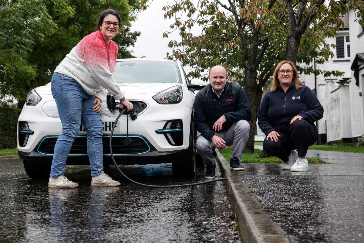 weevcharging's tweet photo. Weev powers ahead with a groundbreaking EV charging first in NI! ⚡

We’ve installed the first cross-pavement EV charger, kicking off a 6-month DFI pilot. With @kerbocharge  + @myenergiuk , our customer now charges easily at home &amp; on the go. 💡

👉 https://t.co/npkhw1Ks3e https://t.co/byB6vHgu0e