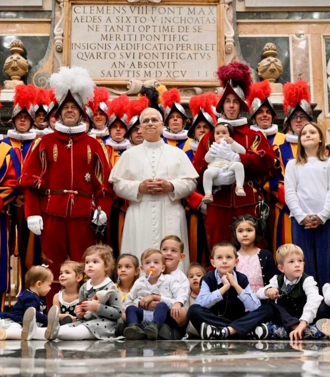 Come for the swearing-in of 27 new Swiss Guards, but stay for the adorable family photo after!