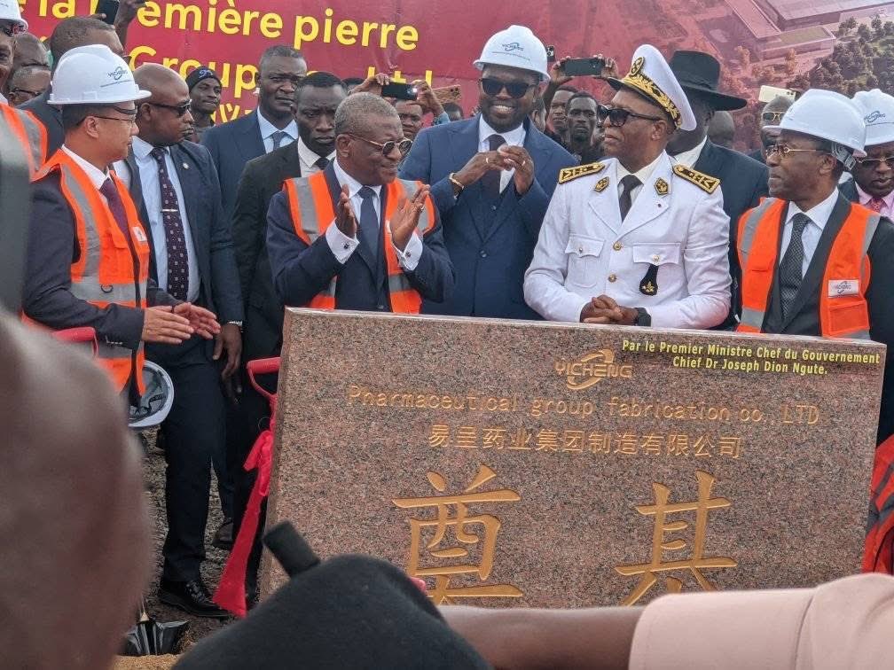 chriskev20's tweet photo. Jean l’inauguration. Il inaugure tout les temps ci. Inaugure ALL. https://t.co/Hz51J6UJm6