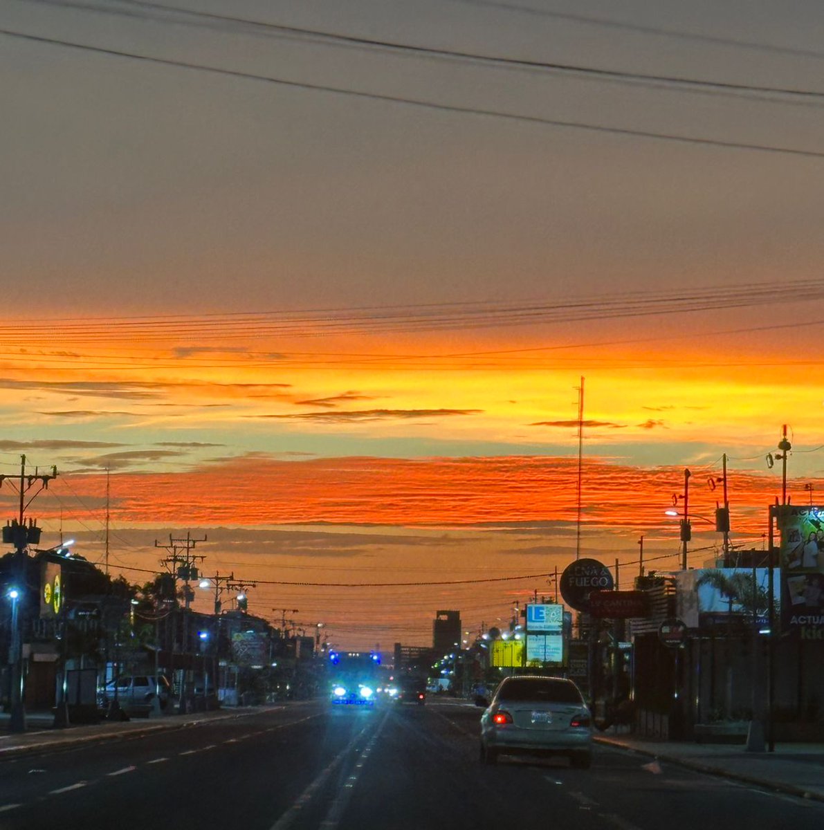 escarchayllanto's tweet photo. Un amanecer bien patriótico https://t.co/ynQwjtKEDs