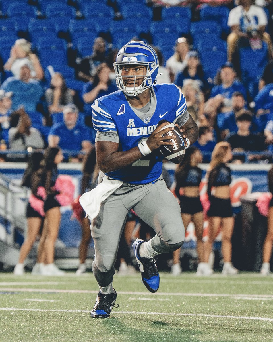 MemphisFB's tweet photo. .@American_Conf Player of the Week Honorable Mention🌟

#ALLIN | @brendonlewis123 

📰 https://t.co/sDDxslMqyB https://t.co/CT4Tgobiu1