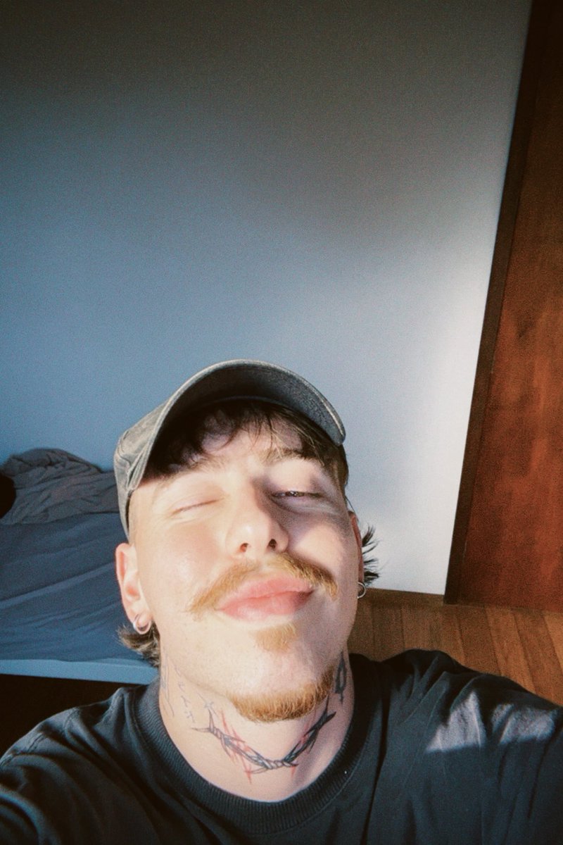 𝕿𝖍 tweet media