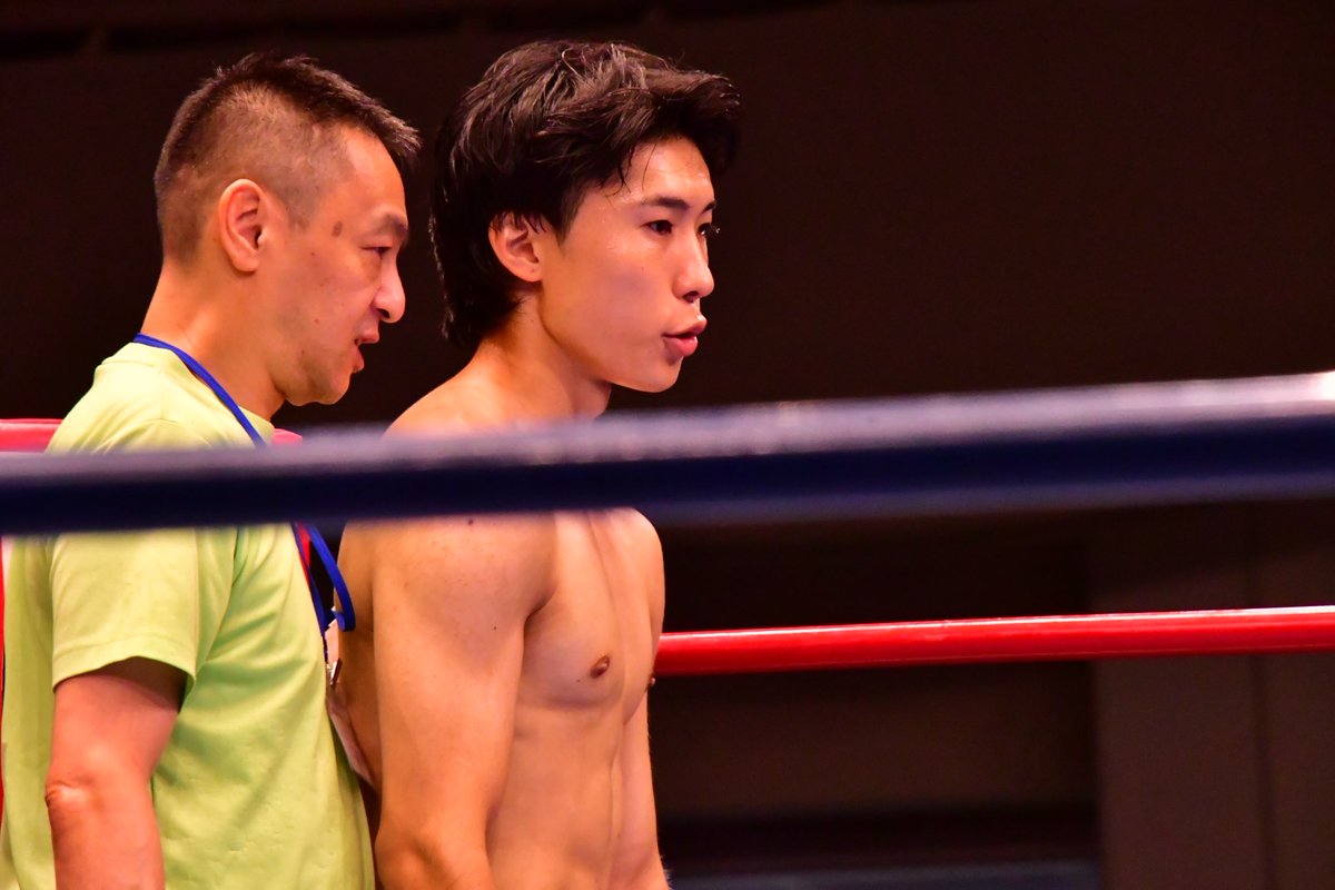 Executioner893's tweet photo. 第8試合 スーパーライト級3分3R 山田 旬選手（アウルスポーツジム）vs清宮拓選手（GODSIDE GYM）。山田選手の3-0判定勝ち。山田選手の応援団には女性の方が多く山田選手に黄色い声援を送っていた。博識なキック女子は既に山田選手の魅力に気付いている。
#全日本キックボクシング協会 #AJKA https://t.co/hjL4CRf30G