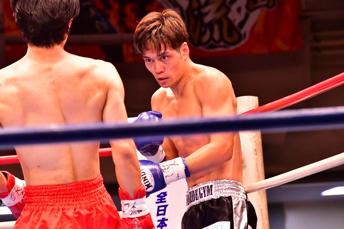 Executioner893's tweet photo. 第8試合 スーパーライト級3分3R 山田 旬選手（アウルスポーツジム）vs清宮拓選手（GODSIDE GYM）。山田選手の3-0判定勝ち。山田選手の応援団には女性の方が多く山田選手に黄色い声援を送っていた。博識なキック女子は既に山田選手の魅力に気付いている。
#全日本キックボクシング協会 #AJKA https://t.co/hjL4CRf30G