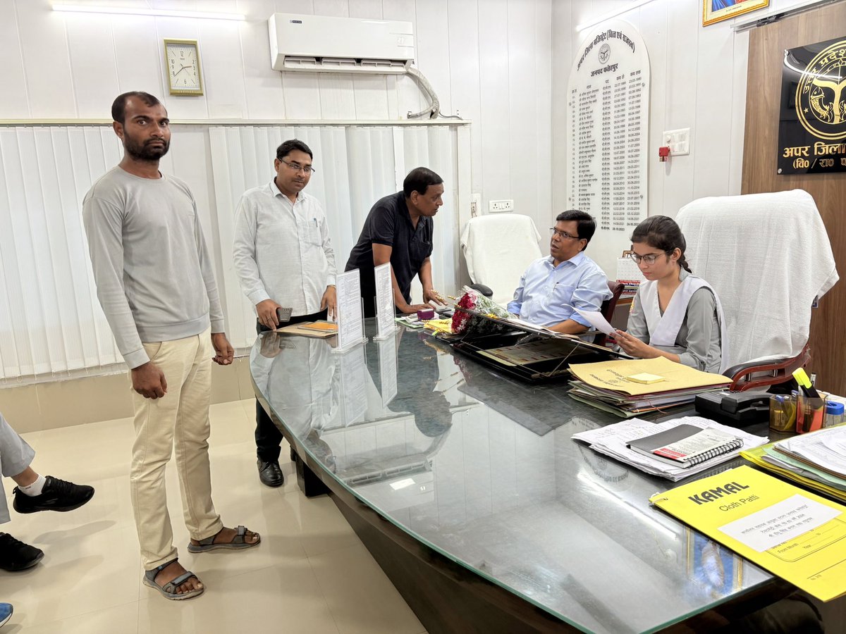 मिशन शक्ति कार्यक्रम के तहत जनपद फतेहपुर में एक दिन की अधिकारी थीम पर अपर जिलाधिकारी(वित्त-राजस्व), जिला प्रोबेशन अधिकारी, उपायुक्त एनआरएलएम, जिला अर्थ एवं सांख्यिकी अधिकारी के पदगत दायित्व सौपे गए। <a href="/UPMahilaKalyan/">UP Mahila Kalyan</a> <a href="/UPGovt/">Government of UP</a> <a href="/InfoDeptUP/">Information and Public Relations Department, UP</a>