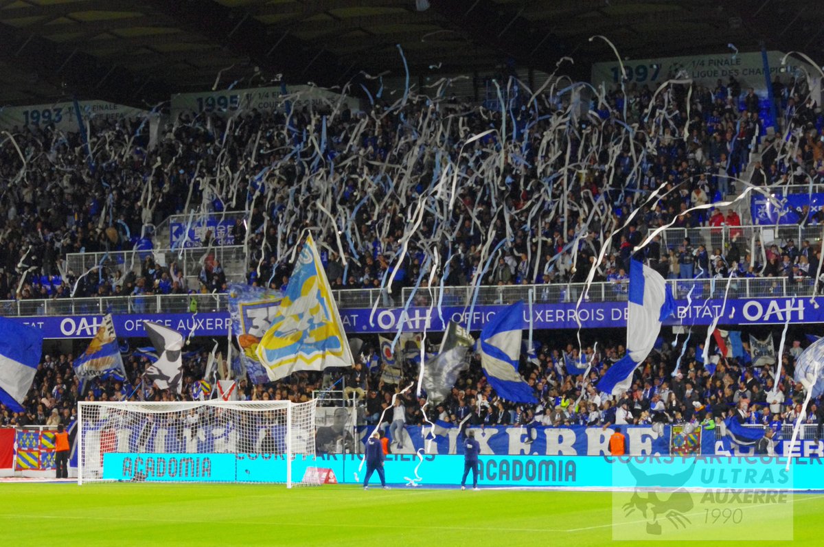 UltrasAuxerre90's tweet photo. 🔵⚪️ Scénario cruel mais la motivation reste intacte. 
🚌 Rendez-vous à Rennes dans 15 jours. https://t.co/B9LIYigLEQ